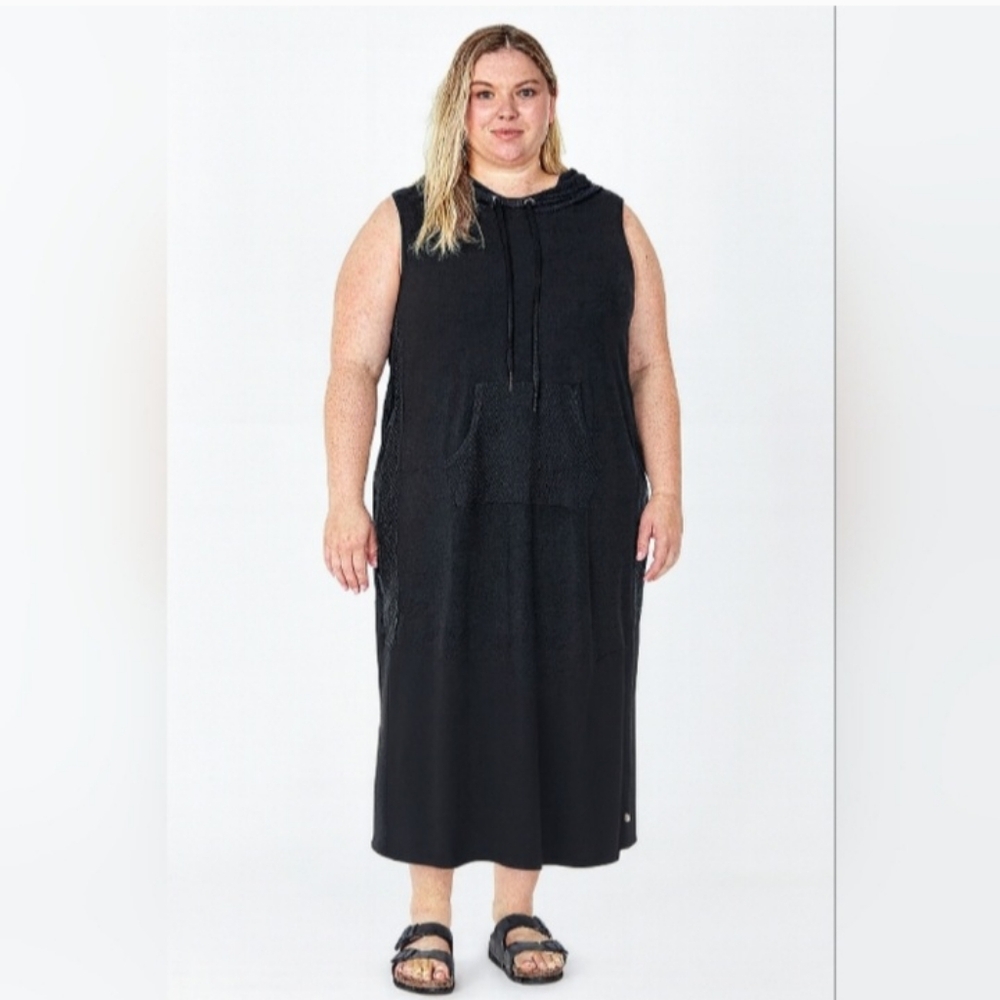 NWT LIVI Lightweight Hooded Dress With Mesh Accent 26in Pit to Pit Size 18
